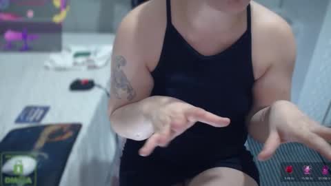 bisex woman online show from September 28, 2025, 9:31 pm