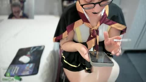 bisex woman online show from December 19, 2025, 2:13 pm