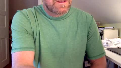 Snapshot of bisonbar chatting on November 2, 2025, 4:31 pm BisonBar online show from November 2, 2025, 4:31 pm