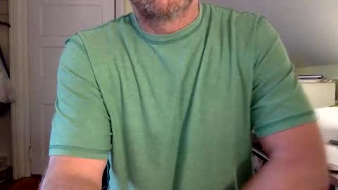 Snapshot of bisonbar chatting on November 3, 2025, 4:08 pm BisonBar online show from November 3, 2025, 4:08 pm