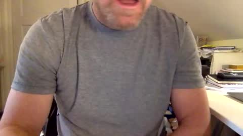 Snapshot of bisonbar chatting on November 10, 2025, 3:55 pm BisonBar online show from November 10, 2025, 3:55 pm