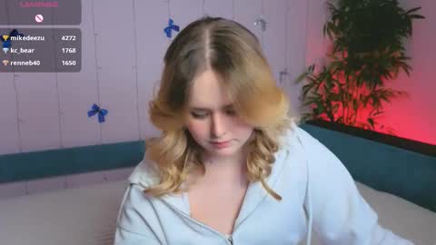 Julia online show from February 3, 2026, 2:53 am