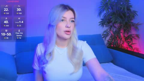 Julia online show from April 16, 2026, 1:01 pm