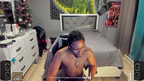 Plant Base Streamers From Pennsylvania online show from December 17, 2024, 12:12 am