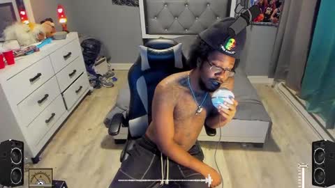 Plant Base Streamers From Pennsylvania online show from February 19, 2025, 11:57 pm