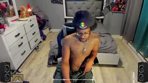 Plant Base Streamers From Pennsylvania online show from February 23, 2025, 11:47 pm