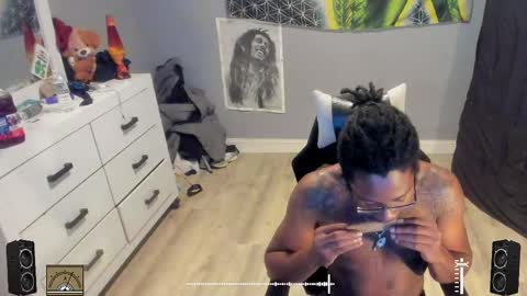 Plant Base Streamers From Pennsylvania online show from September 25, 2025, 11:19 pm