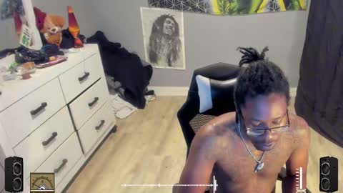 Plant Base Streamers From Pennsylvania online show from September 26, 2025, 10:25 pm