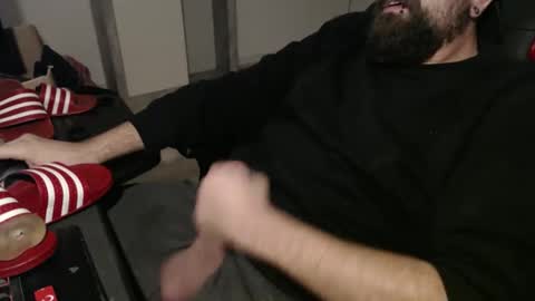 Snapshot of black_beard_slides chatting on October 13, 2025, 3:01 pm black_beard_slides online show from October 13, 2025, 3:01 pm