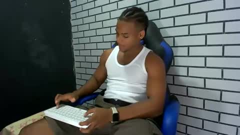 Snapshot of black_dicck chatting on November 11, 2025, 3:34 pm tu morenito online show from November 11, 2025, 3:34 pm