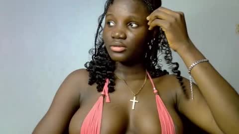 Esthy online show from October 20, 2025, 9:15 pm