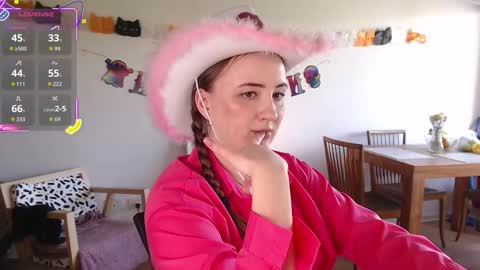 Eva online show from October 31, 2025, 5:36 pm