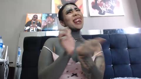 Snapshot of black_eyestattoo chatting on December 21, 2024, 1:32 pm karenth soto online show from December 21, 2024, 1:32 pm