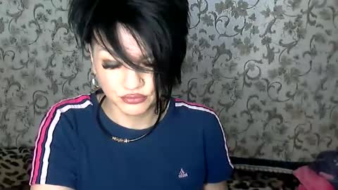 black_hot_01 online show from December 3, 2025, 6:21 am