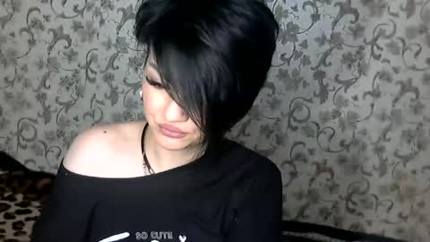 black_hot_01 online show from December 15, 2025, 4:28 am