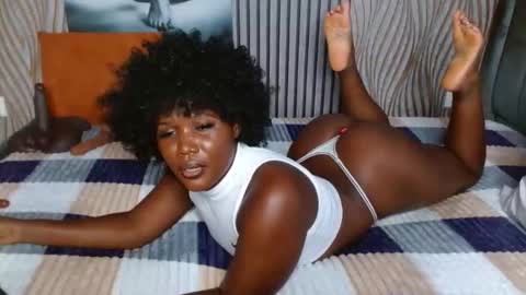 Snapshot of blackmellanin_ chatting on April 30, 2026, 8:09 am Smiley sylivia online show from April 30, 2026, 8:09 am