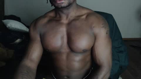 Snapshot of blackmusclegym chatting on February 25, 2025, 9:35 pm blackmusclegym online show from February 25, 2025, 9:35 pm