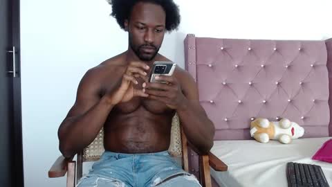 Snapshot of blacknikes chatting on January 28, 2025, 12:43 pm Twtter 1MikeBeckford Onlyfns beckfordmike online show from January 28, 2025, 12:43 pm