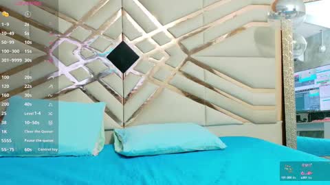 Tifffany bllom online show from September 17, 2025, 2:13 am