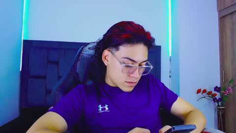 Snapshot of blade_sensual chatting on October 17, 2025, 4:15 am blade_sensual online show from October 17, 2025, 4:15 am