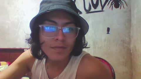 Snapshot of blade_sensual chatting on November 6, 2025, 4:13 am blade_sensual online show from November 6, 2025, 4:13 am