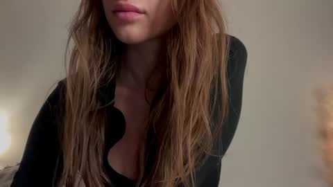 Snapshot of blair_foxxxy chatting on June 16, 2026, 4:37 am Blair online show from June 16, 2026, 4:37 am
