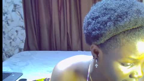 nikky00 online show from November 10, 2025, 7:51 am