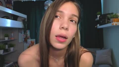 Mia online show from May 19, 2026, 1:56 am