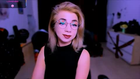 Snapshot of blinkofeyess chatting on October 23, 2025, 8:35 am Nicole online show from October 23, 2025, 8:35 am