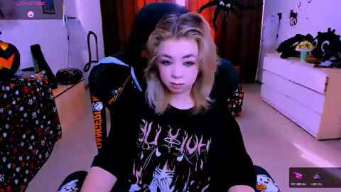 Snapshot of blinkofeyess chatting on October 27, 2025, 9:13 am Nicole online show from October 27, 2025, 9:13 am