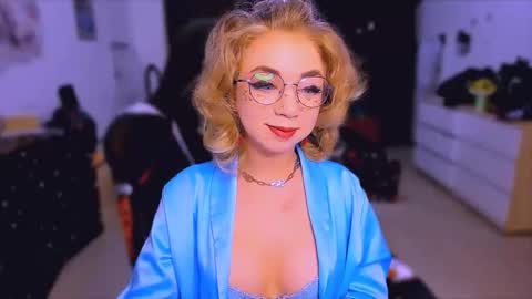 Snapshot of blinkofeyess chatting on October 31, 2025, 4:35 am Nicole online show from October 31, 2025, 4:35 am