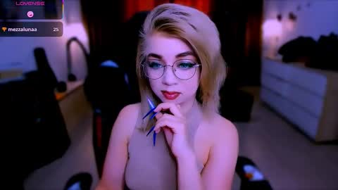 Snapshot of blinkofeyess chatting on November 6, 2025, 8:04 am Nicole online show from November 6, 2025, 8:04 am