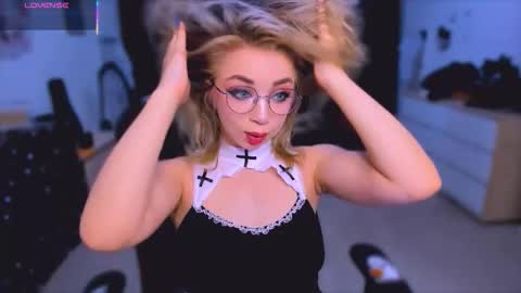 Snapshot of blinkofeyess chatting on November 7, 2025, 5:07 am Nicole online show from November 7, 2025, 5:07 am