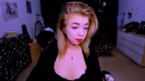 Snapshot of blinkofeyess chatting on November 8, 2025, 5:12 pm Nicole online show from November 8, 2025, 5:12 pm