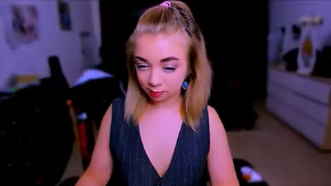 Snapshot of blinkofeyess chatting on November 10, 2025, 9:08 am Nicole online show from November 10, 2025, 9:08 am