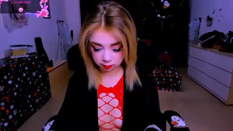 Snapshot of blinkofeyess chatting on November 11, 2025, 10:15 am Nicole online show from November 11, 2025, 10:15 am