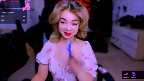 Snapshot of blinkofeyess chatting on November 14, 2025, 10:25 am Nicole online show from November 14, 2025, 10:25 am