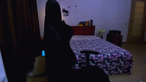 Snapshot of blinkofeyess chatting on November 17, 2025, 3:07 pm Nicole online show from November 17, 2025, 3:07 pm