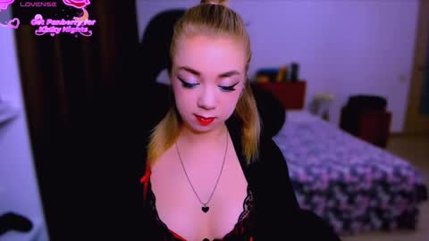 Snapshot of blinkofeyess chatting on November 22, 2025, 12:31 am Nicole online show from November 22, 2025, 12:31 am