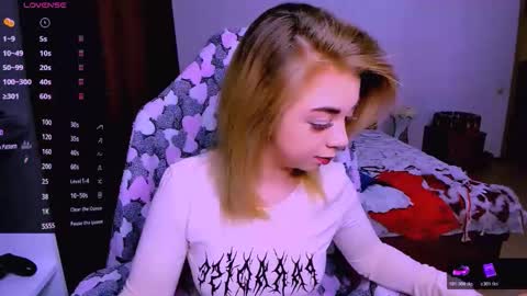 Snapshot of blinkofeyess chatting on November 25, 2025, 5:40 am Nicole online show from November 25, 2025, 5:40 am