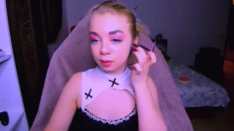 Snapshot of blinkofeyess chatting on December 5, 2025, 12:36 pm Nicole online show from December 5, 2025, 12:36 pm