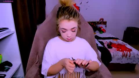 Snapshot of blinkofeyess chatting on December 14, 2025, 6:19 am Nicole online show from December 14, 2025, 6:19 am