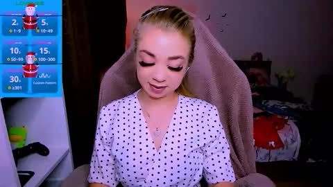 Snapshot of blinkofeyess chatting on December 15, 2025, 1:59 pm Nicole online show from December 15, 2025, 1:59 pm