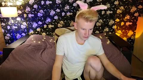 blond_boy69 online show from April 6, 2026, 5:25 pm