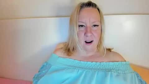 Nicole online show from November 21, 2025, 6:39 pm