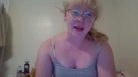 Snapshot of blonde_katie chatting on July 11, 2026, 3:26 pm Katie online show from July 11, 2026, 3:26 pm