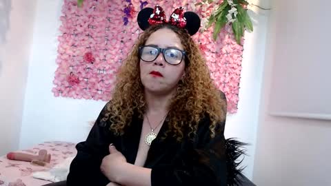 blonde_squirt_ online show from December 17, 2024, 2:01 am