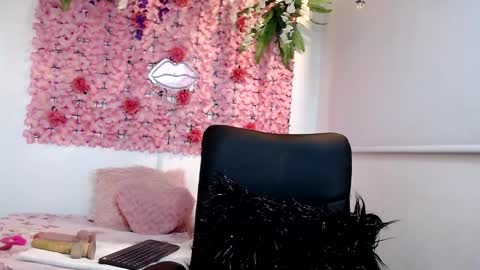 blonde_squirt_ online show from December 22, 2024, 1:01 am