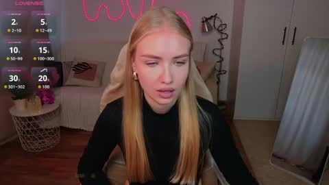 Snapshot of blonde_vibe chatting on May 12, 2026, 12:35 pm Nessa online show from May 12, 2026, 12:35 pm