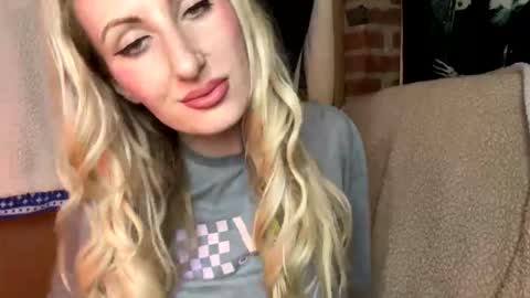 Gia  online show from February 28, 2025, 4:43 am